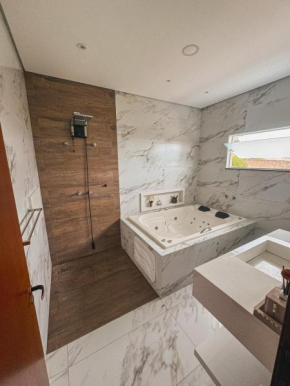 Casa com hidro e piscina